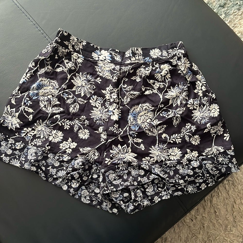 Blue and white pattern flowy shorts